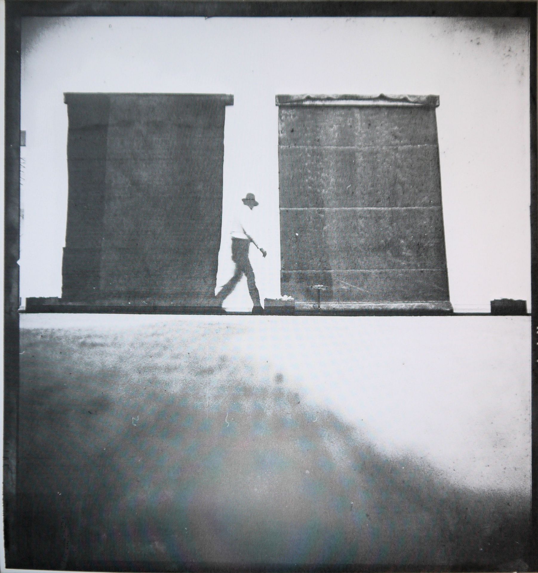 Joseph Beuys, 3 Tonnen Edition, PVC-Siebdruck, sign. Plakat und DDR-Tüte, einma