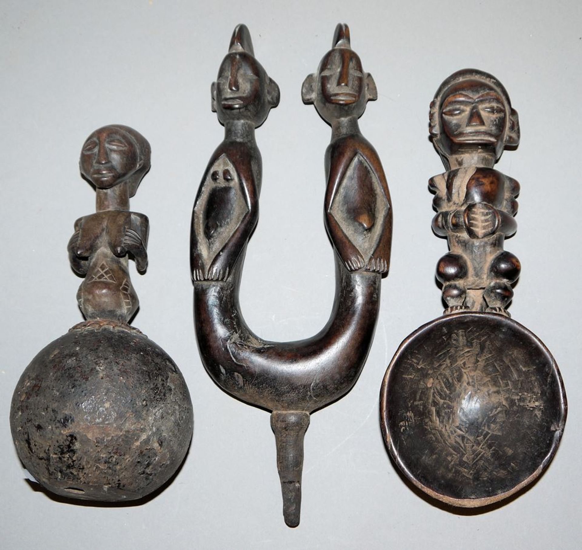 Drei Ritualobjekte der Fang, Chamba und Luba, Gabun, Nigeria, Kongo