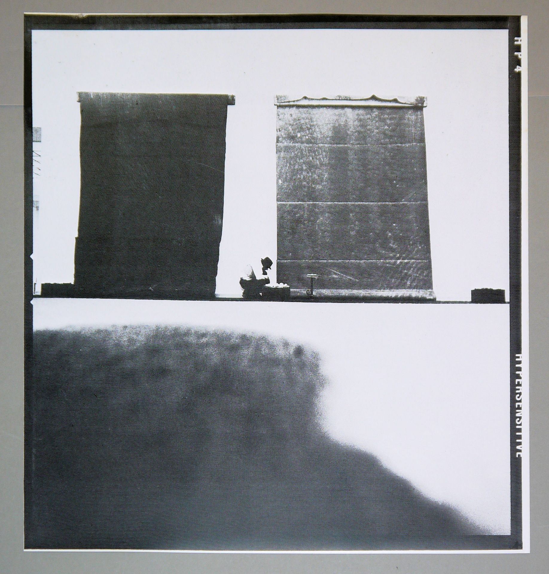 Joseph Beuys, 3 Tonnen Edition, PVC-Siebdruck, sign. Plakat und DDR-Tüte, einma - Image 2 of 4