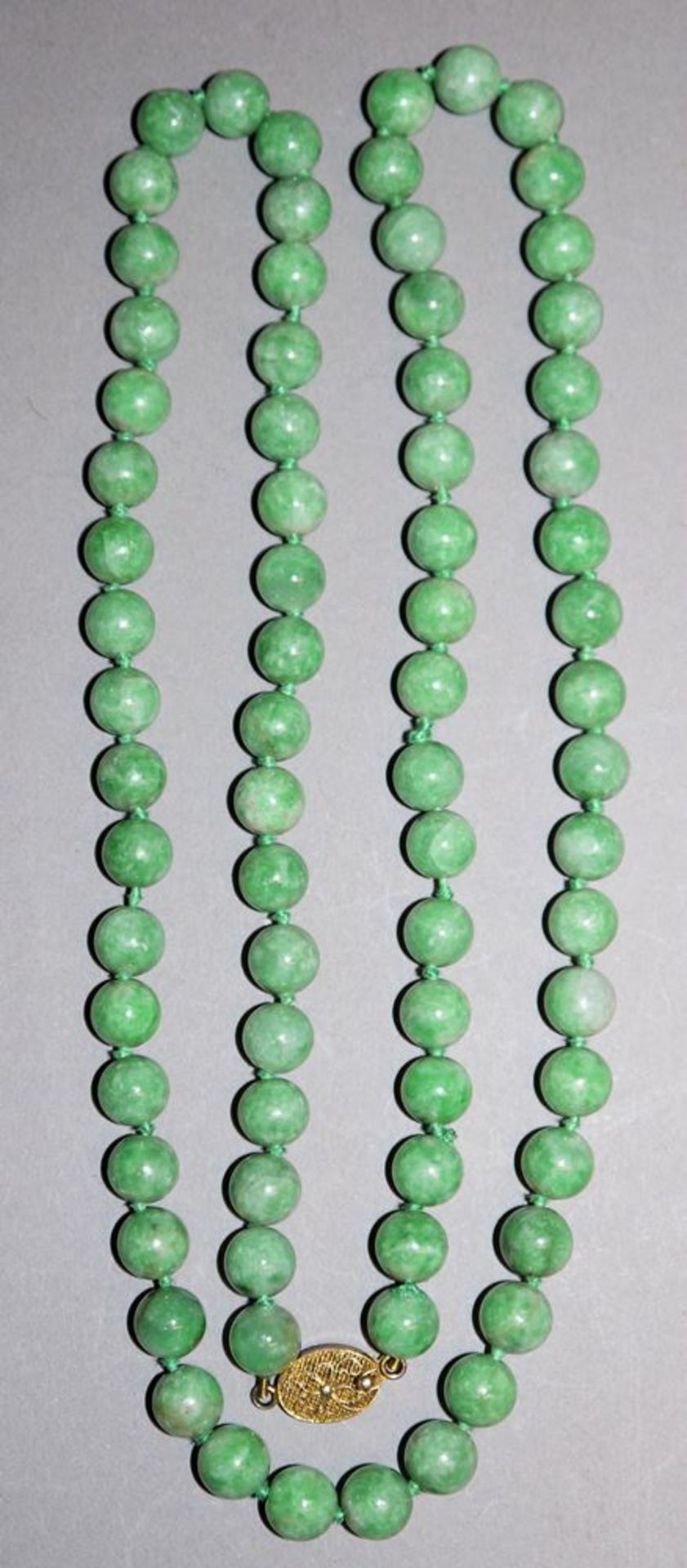 Lange chinesische Jade-Halskette