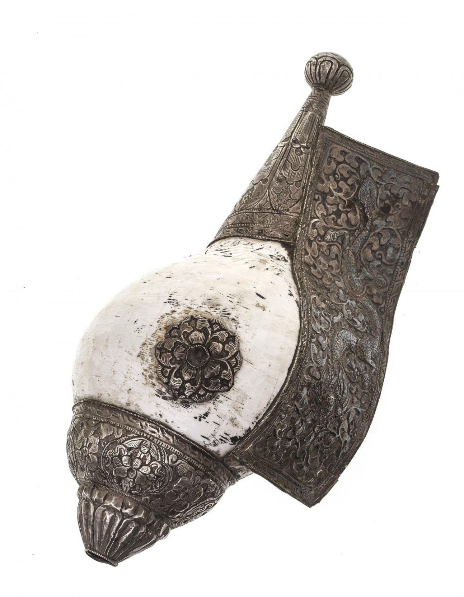 Shell horn with silver mount