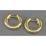 Paar Creolen 18 kt. Gelbgold, runde Form, zusammen ca 7g, d 3 cm,