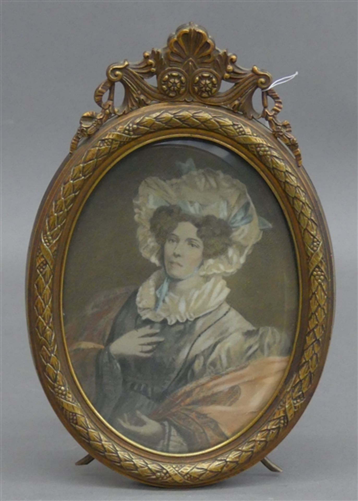 Aquarellminiatur auf Papier, vornehme Dame mit Kopfhaube, ovaler Bildausschnitt, 14,5 x 10,5 cm, um