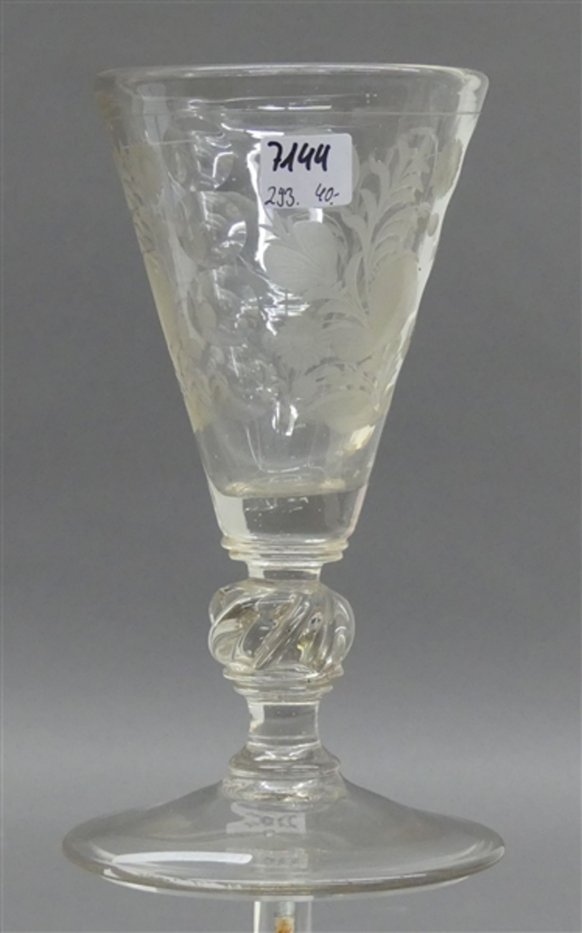 Prunkglas farblos, beschliffen, 19. Jh., gefußt, h 21 cm,