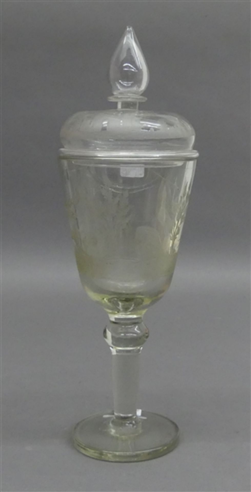 Deckelpokal farbloses Glas, reich beschliffen, Jagddekor, beschliffener Glasdeckel, um 1880, h 34