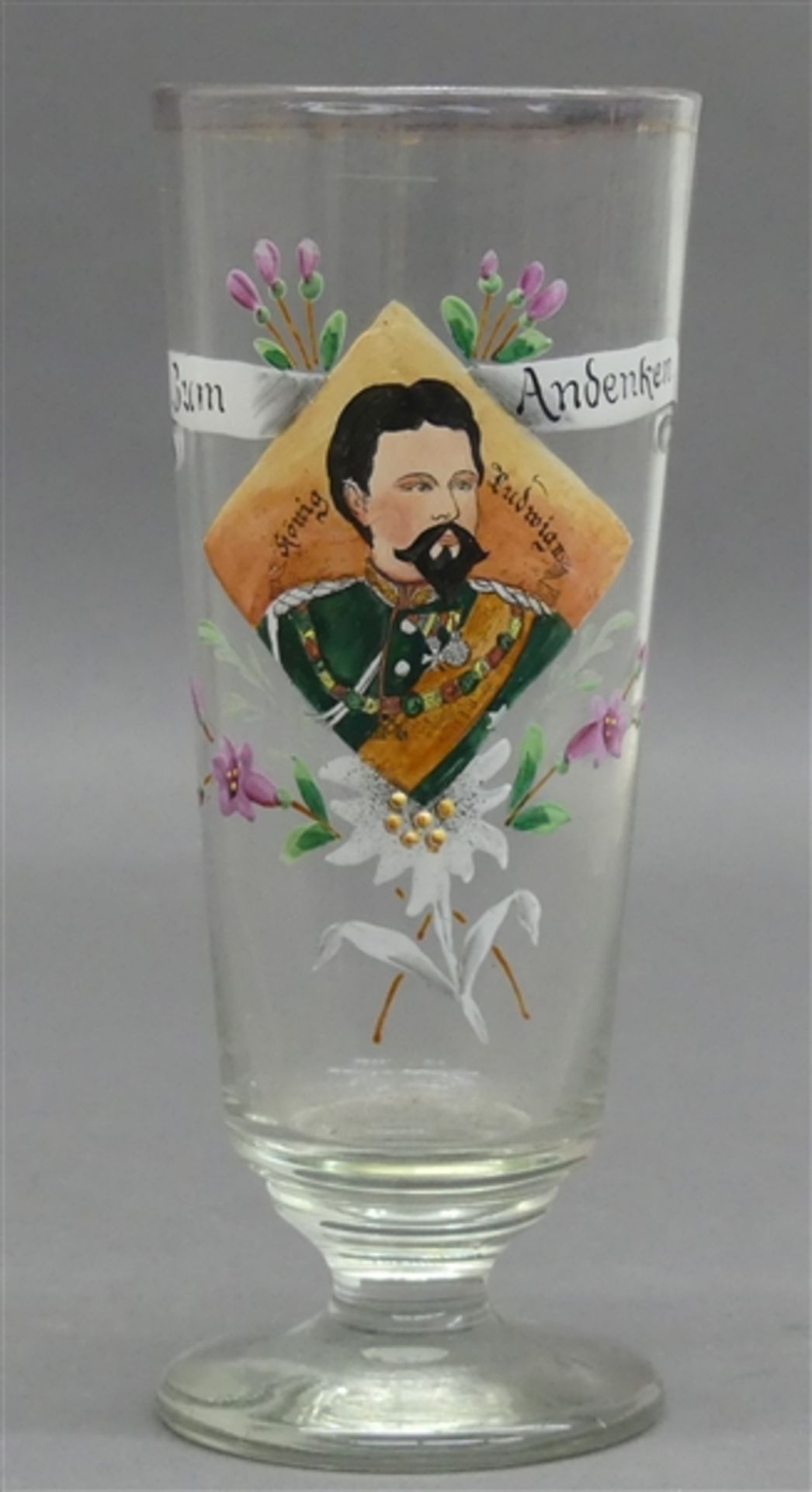 Weizenglas farblos, bemalt, König Ludwig ll., "zum Andenken", h 21 cm,