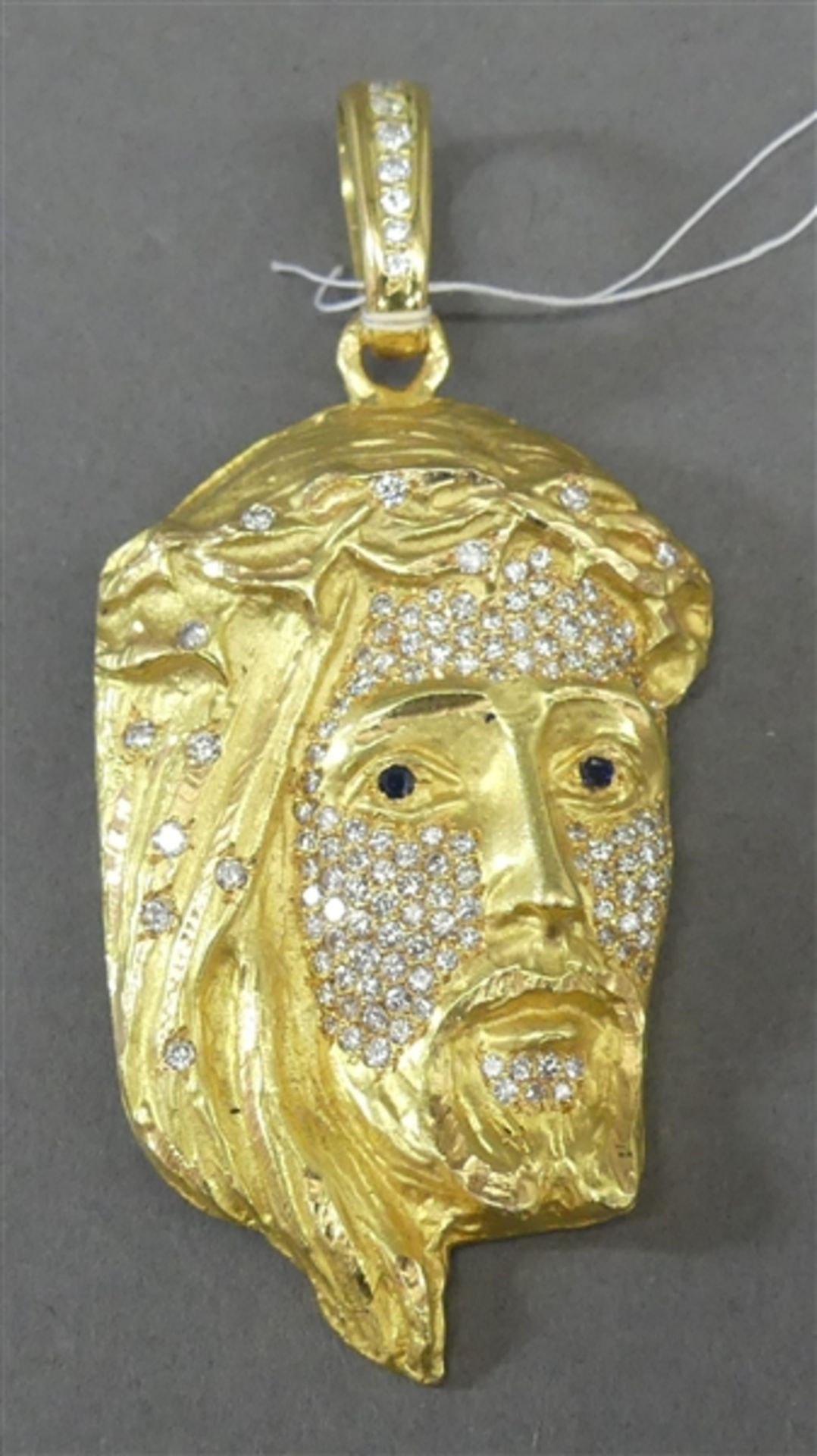 Anhänger 14 kt. Gelbgold, "Jesuskopf mit Dornenkrone", besetzt mit ca 145 Brillanten zusammen ca 1,