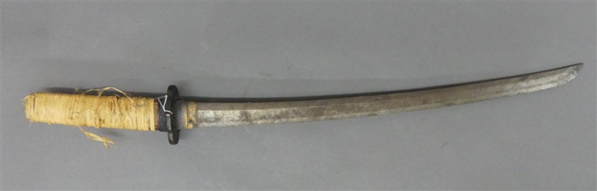 Samurai-Dolch Bronzetsuba, umwickelter Griff, 20. Jh., l 63 cm,