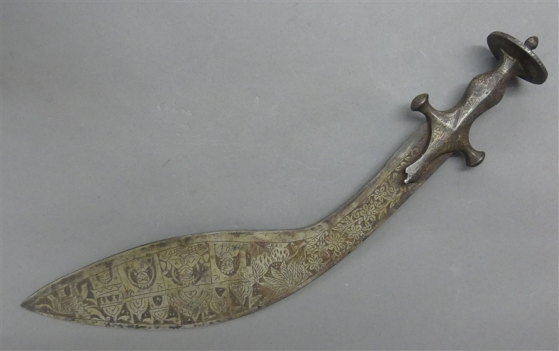 Kukri Metall, gravierte Klinge, 20. Jh., Indien, Metallgriff, l 54 cm,