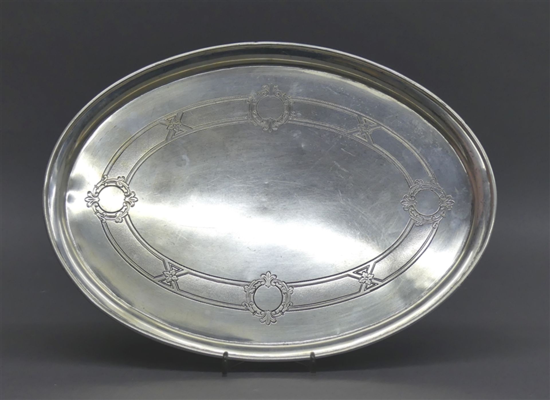 Tablett 800er Silber, punziert, Schurmann u. Co., Frankfurt, oval, graviert, ca 418g, b 33 cm,