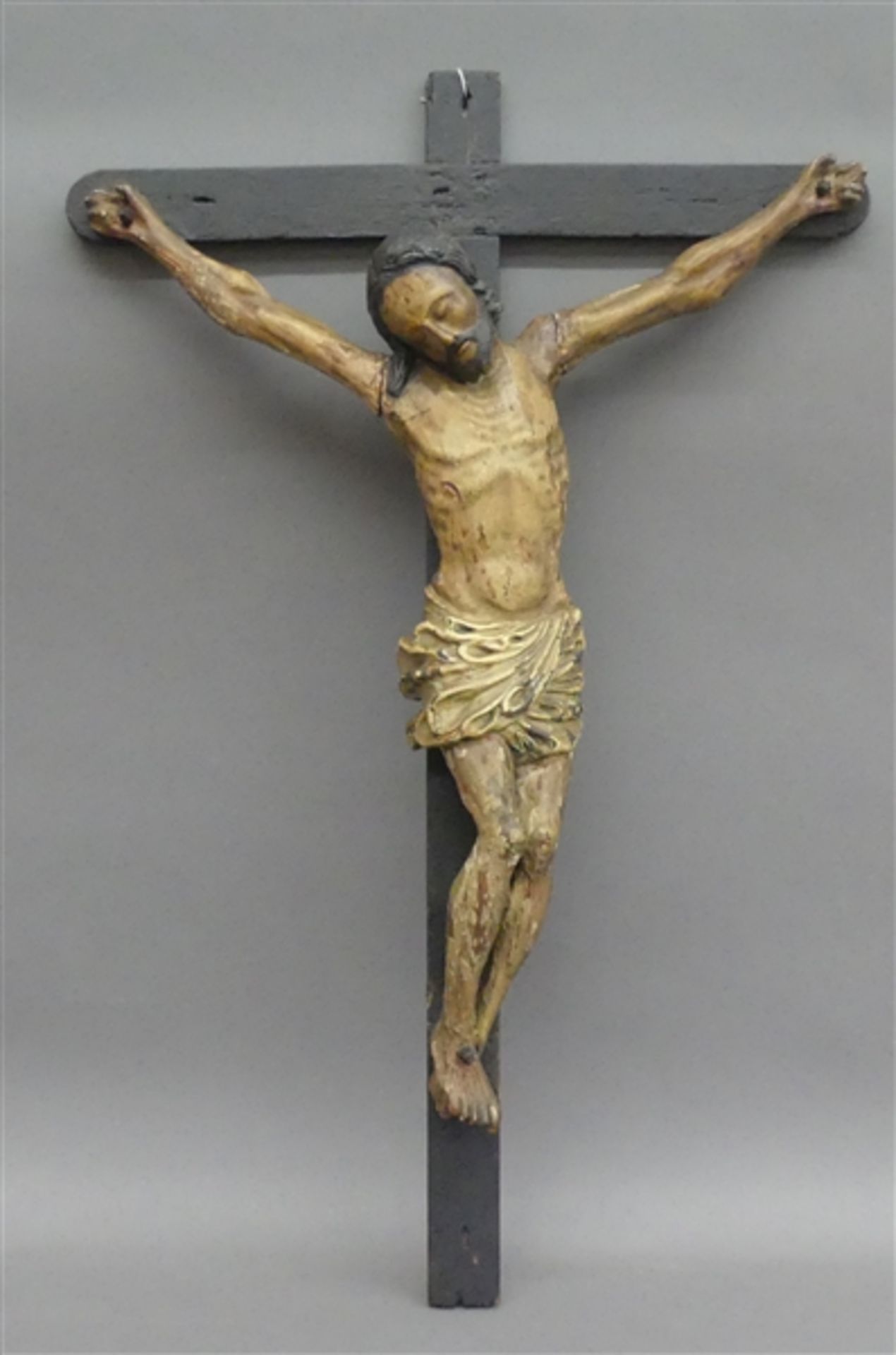 Kruzifix Christus am Kreuz, gefasst, frühes 19. Jh., Fassung beschädigt, Korpushöhe 46 cm,