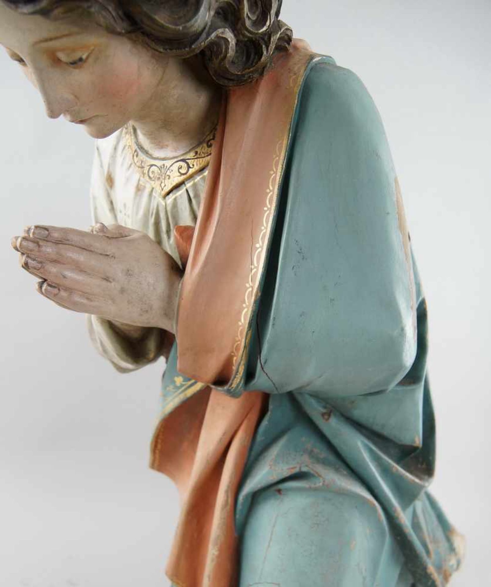 Knieender, betender Engel, Holz geschnitzt und gefasst, 19. JH, Altersspuren, 75x90x31cm - Bild 8 aus 14