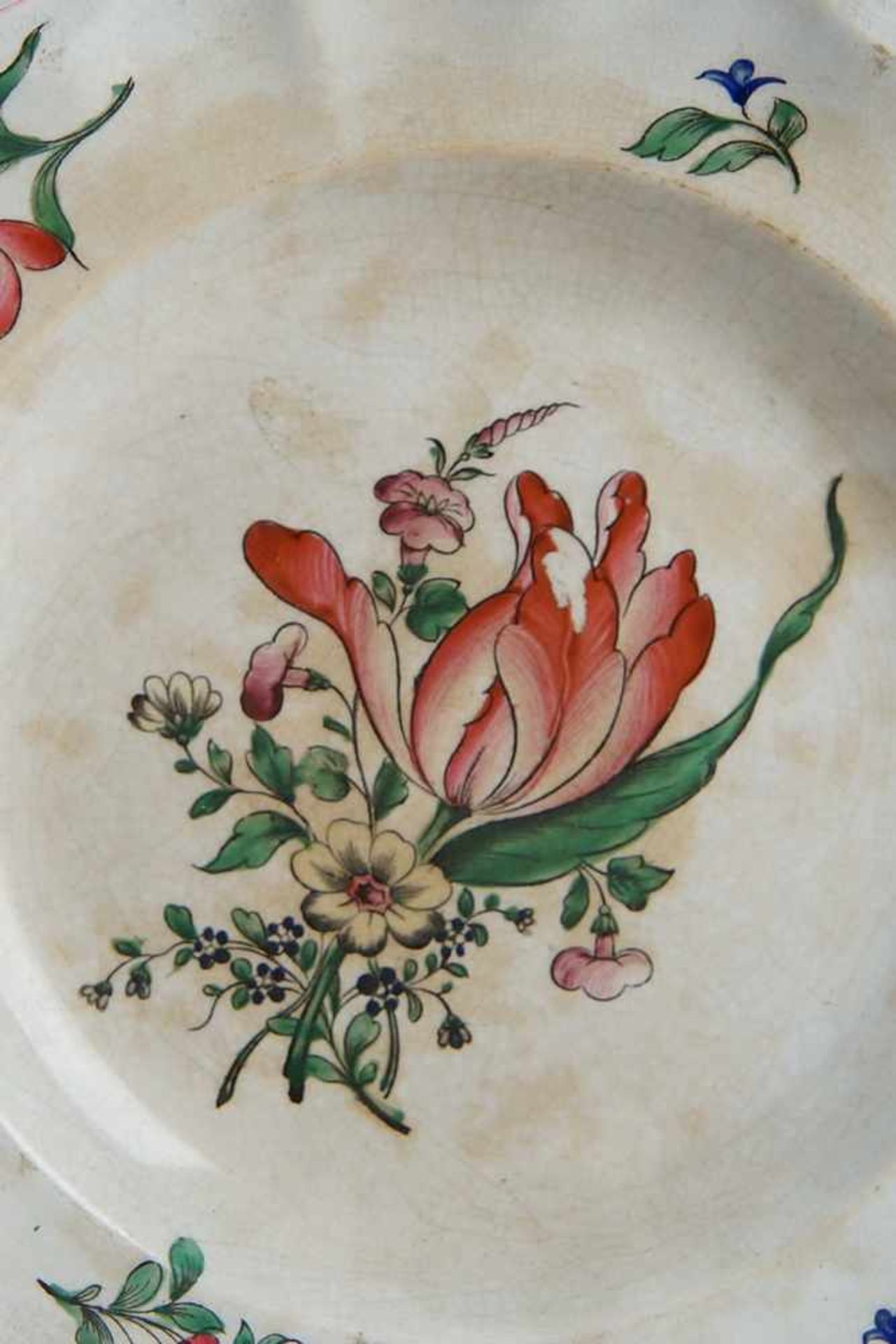 Keramikteller, floral bemalt, Altersspuren, verso gemarktet, Durchmesser 24cm - Bild 3 aus 4