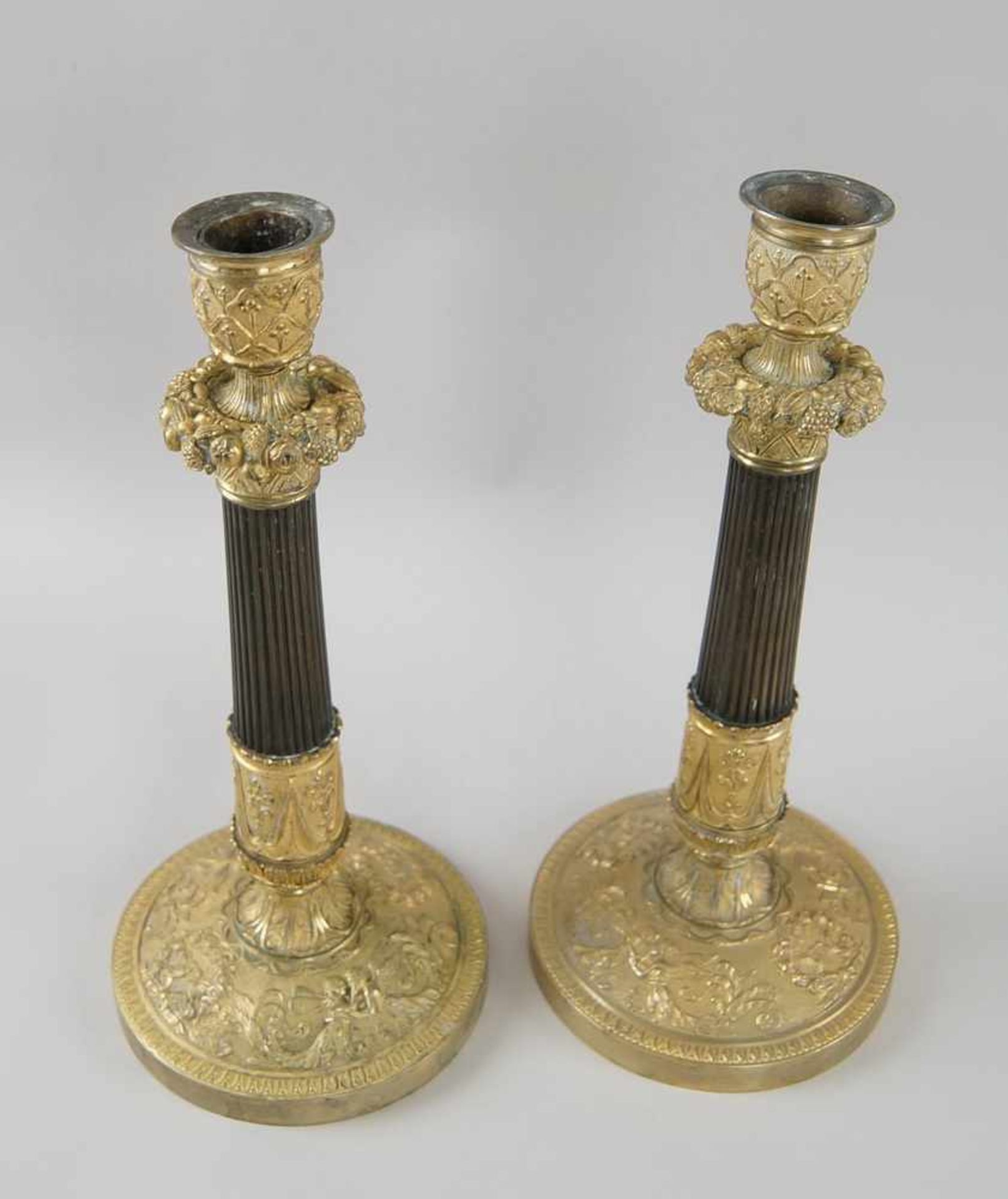 Paar prunkvolle Tafelleuchter / Kerzenleuchter, Bronze/Messing, fein gearbeitet, 18. JH, H - Bild 3 aus 10