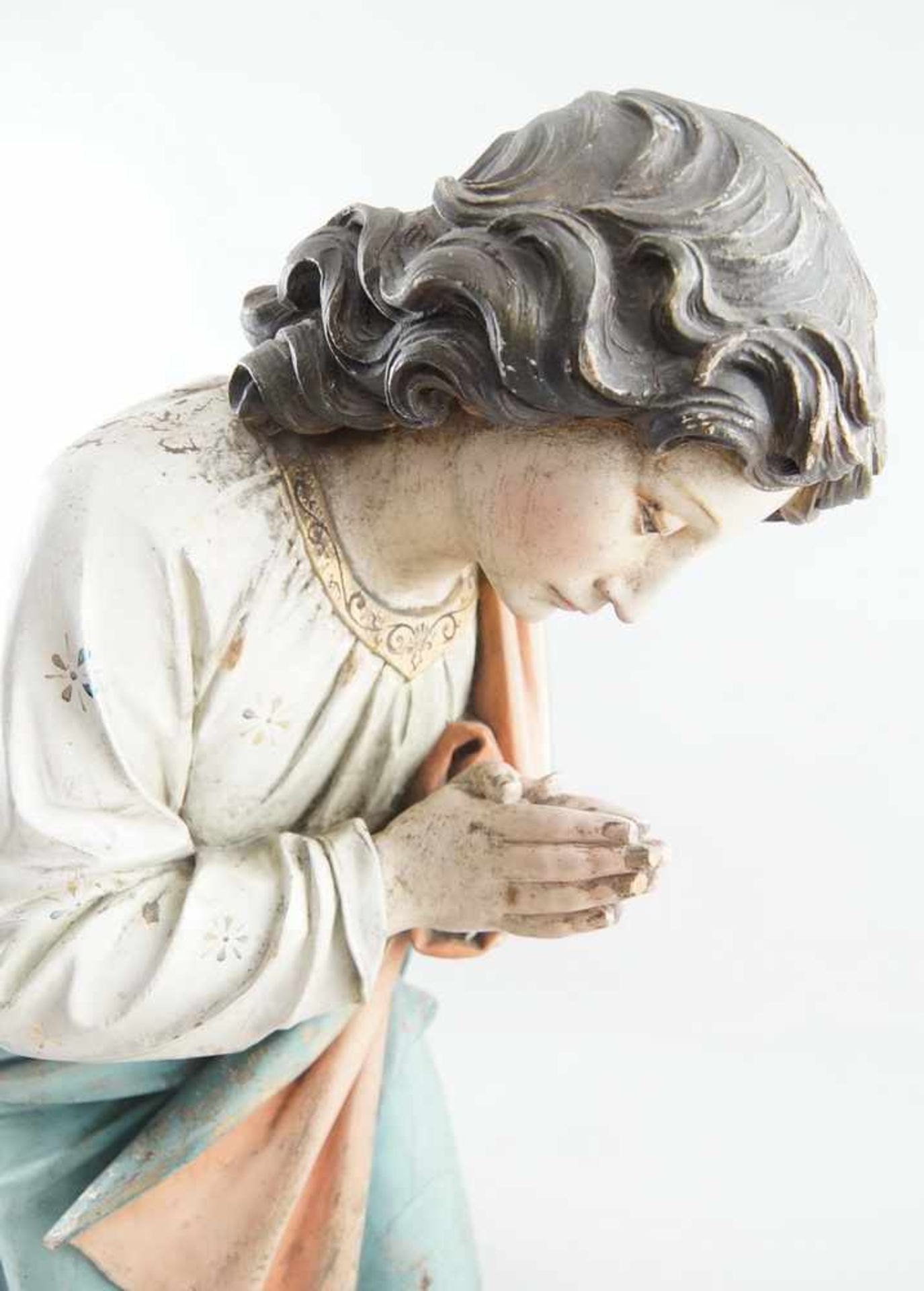 Knieender, betender Engel, Holz geschnitzt und gefasst, 19. JH, Altersspuren, 75x90x31cm - Bild 4 aus 14