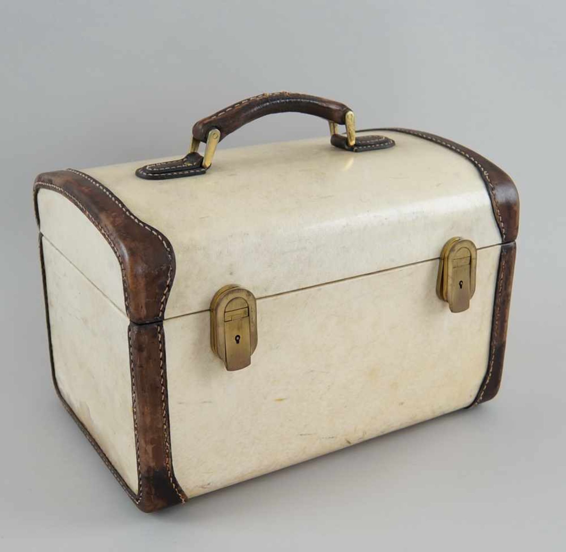 Feiner Koffer mit Beschlägen, Pergament, bezeichnet Franzi Italien, 22x32x22 cm