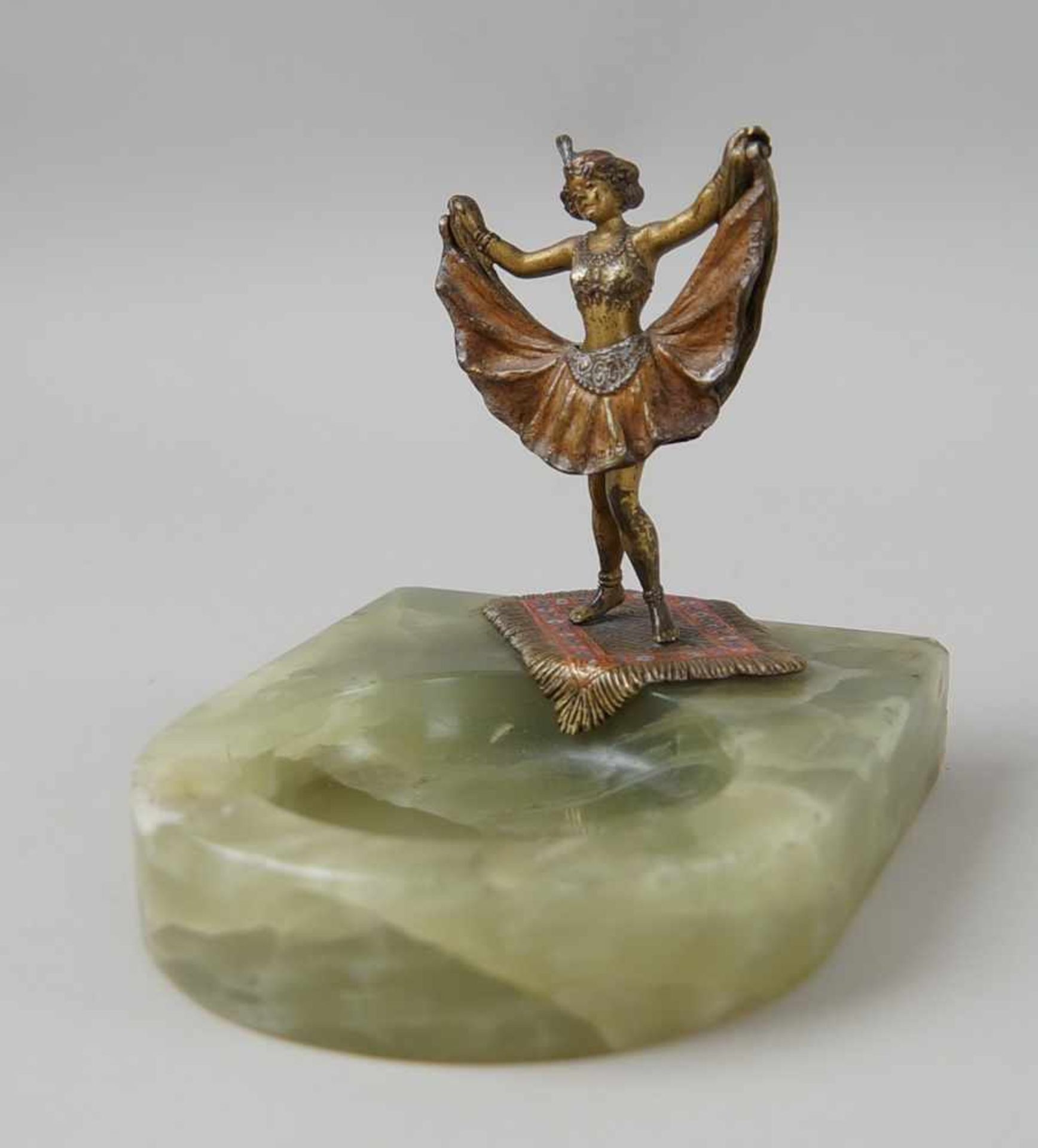 Wiener Bronze, tanzendes orientalisches Mädchen, Rock zum hochklappen, mit Onyxschale< - Bild 5 aus 10
