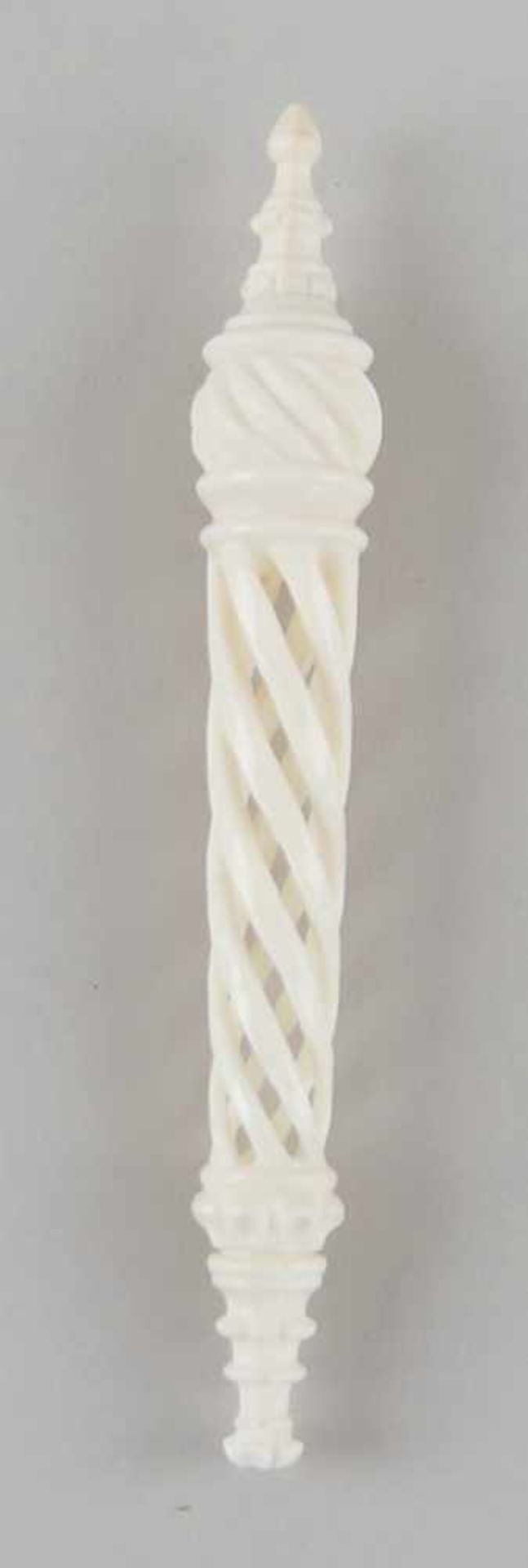 Fein geschnitzter Nadelhalter aus Elfenbein, 19. JH, L 13,5cm - Bild 3 aus 4
