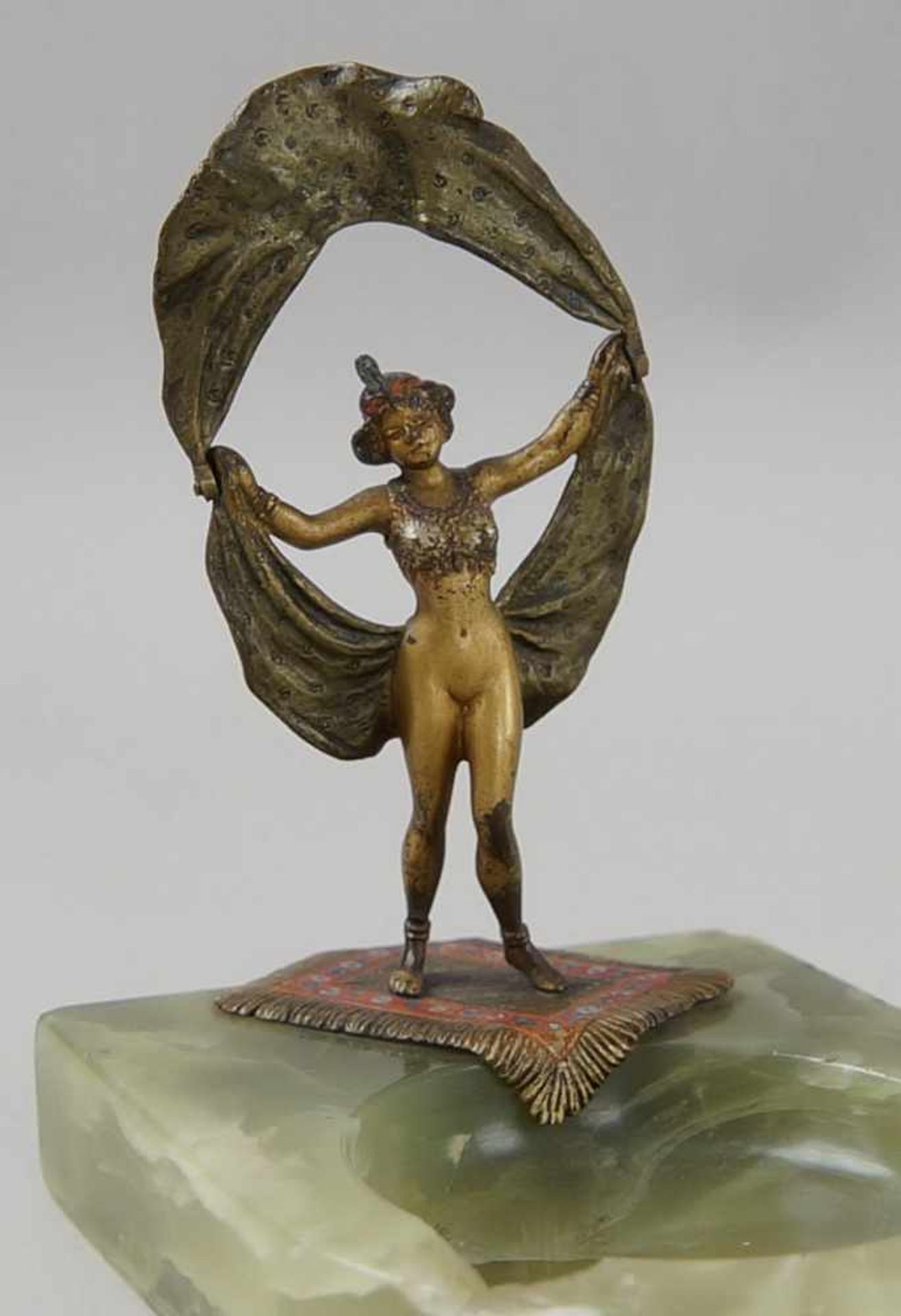 Wiener Bronze, tanzendes orientalisches Mädchen, Rock zum hochklappen, mit Onyxschale< - Bild 3 aus 10