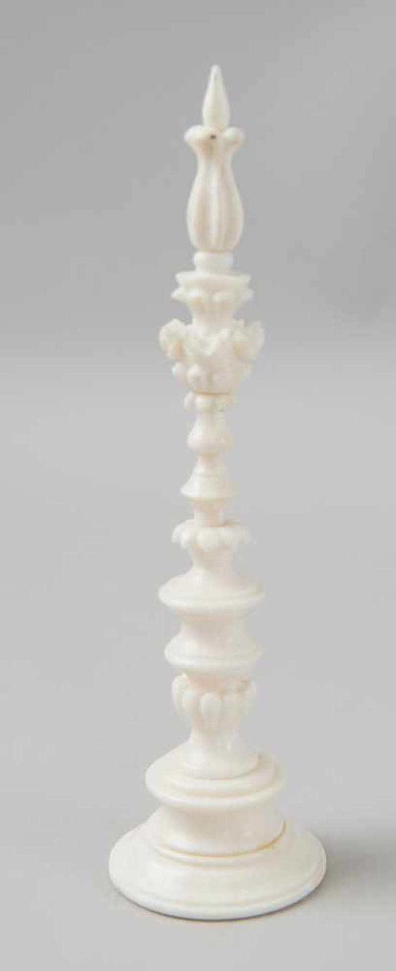 Elfenbein Säule auf Stand, fein geschnitzt, H 13,5 cm