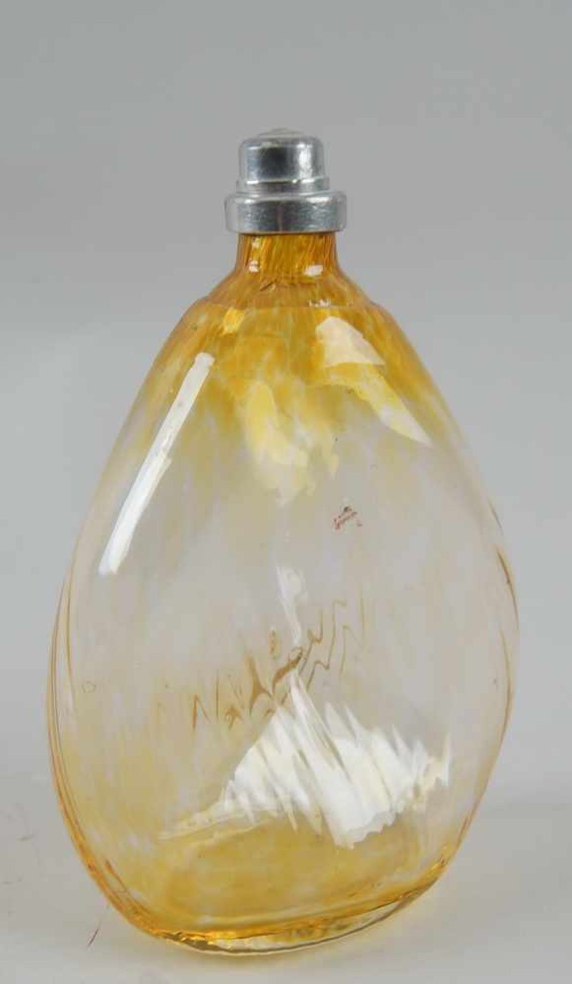 Gramsacher Nabelflasche, Tirol, ~ 1900, gelbliches Glas, H 18 cm