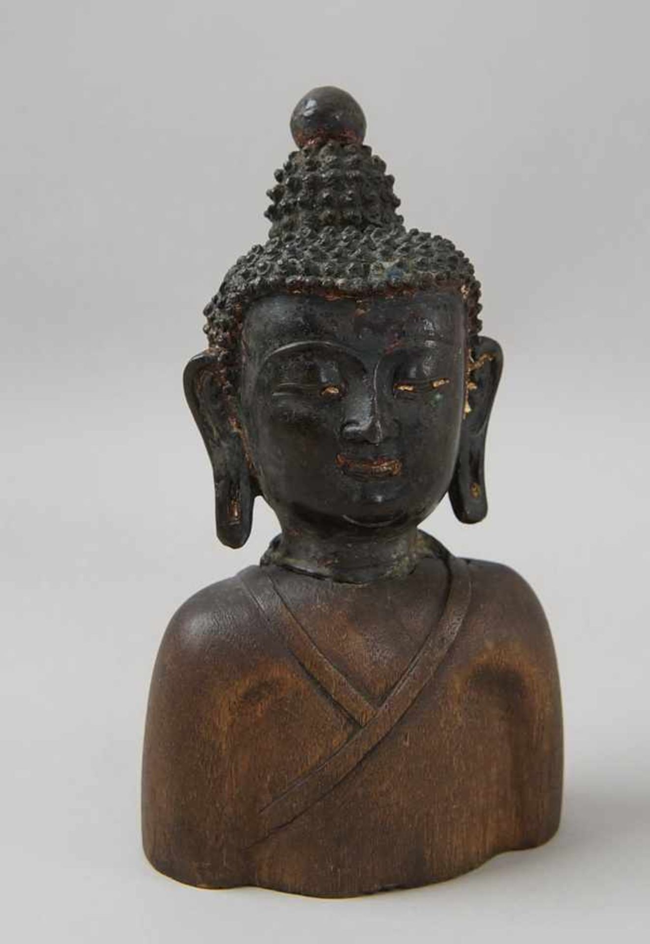 Buddha Kopf Bronze, auf Holzkorpus, Altersspuren, 19. JH, 14,5 cm - Bild 6 aus 6