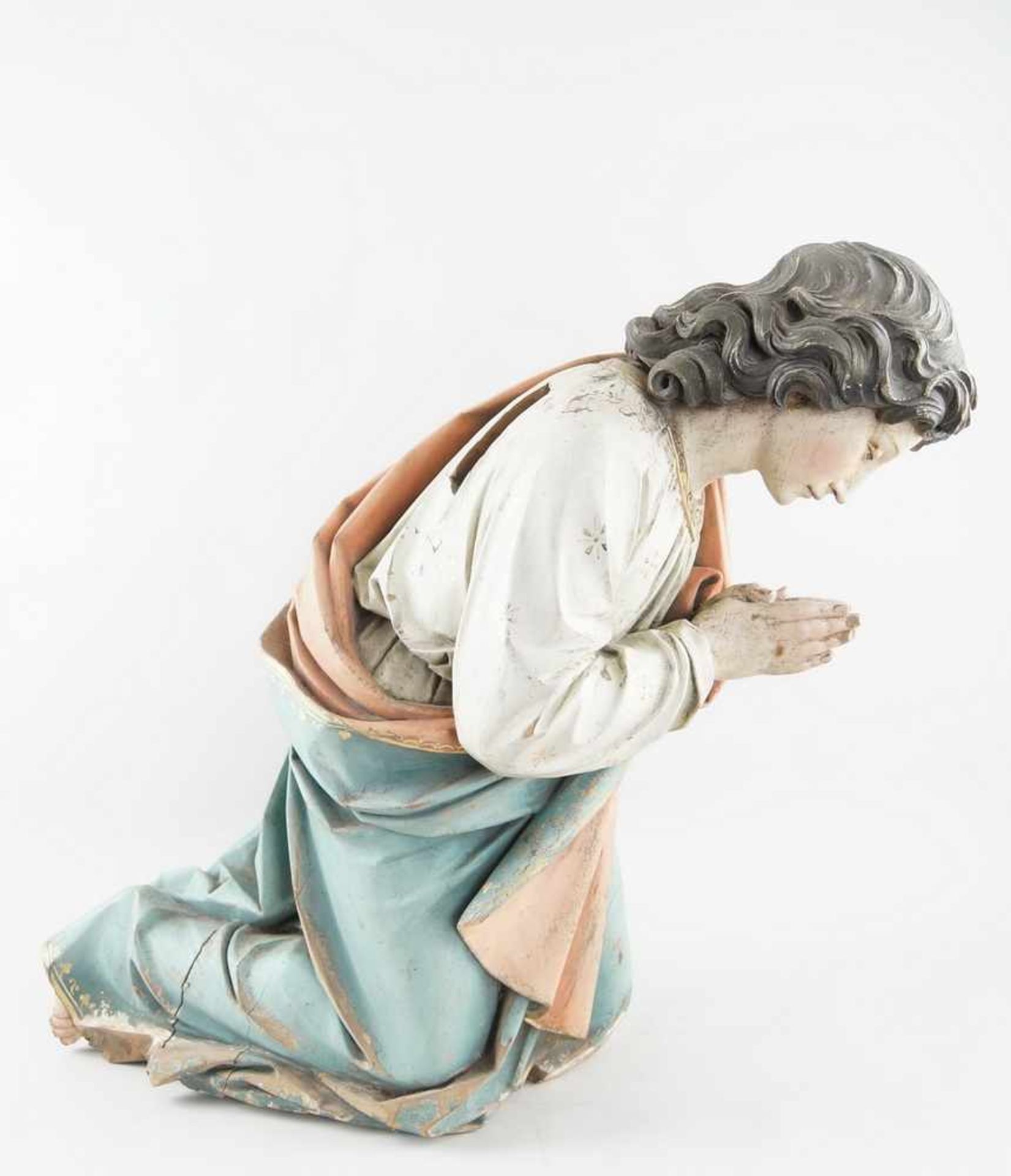 Knieender, betender Engel, Holz geschnitzt und gefasst, 19. JH, Altersspuren, 75x90x31cm - Bild 2 aus 14