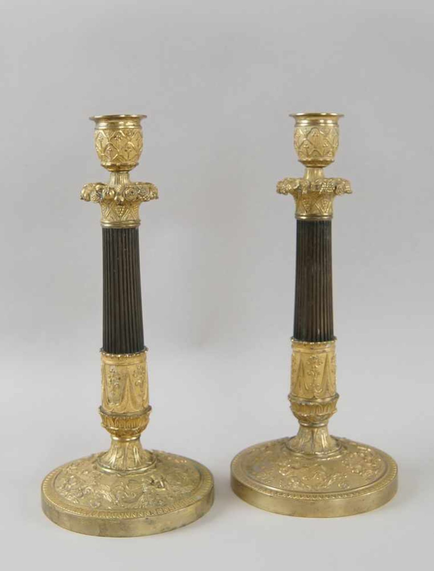 Paar prunkvolle Tafelleuchter / Kerzenleuchter, Bronze/Messing, fein gearbeitet, 18. JH, H - Bild 2 aus 10
