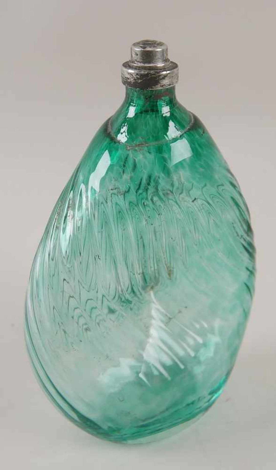 Gramsacher Nabelflasche, Tirol, ~ 1900, hellgrünes Glas, H 23,5cm - Bild 2 aus 6