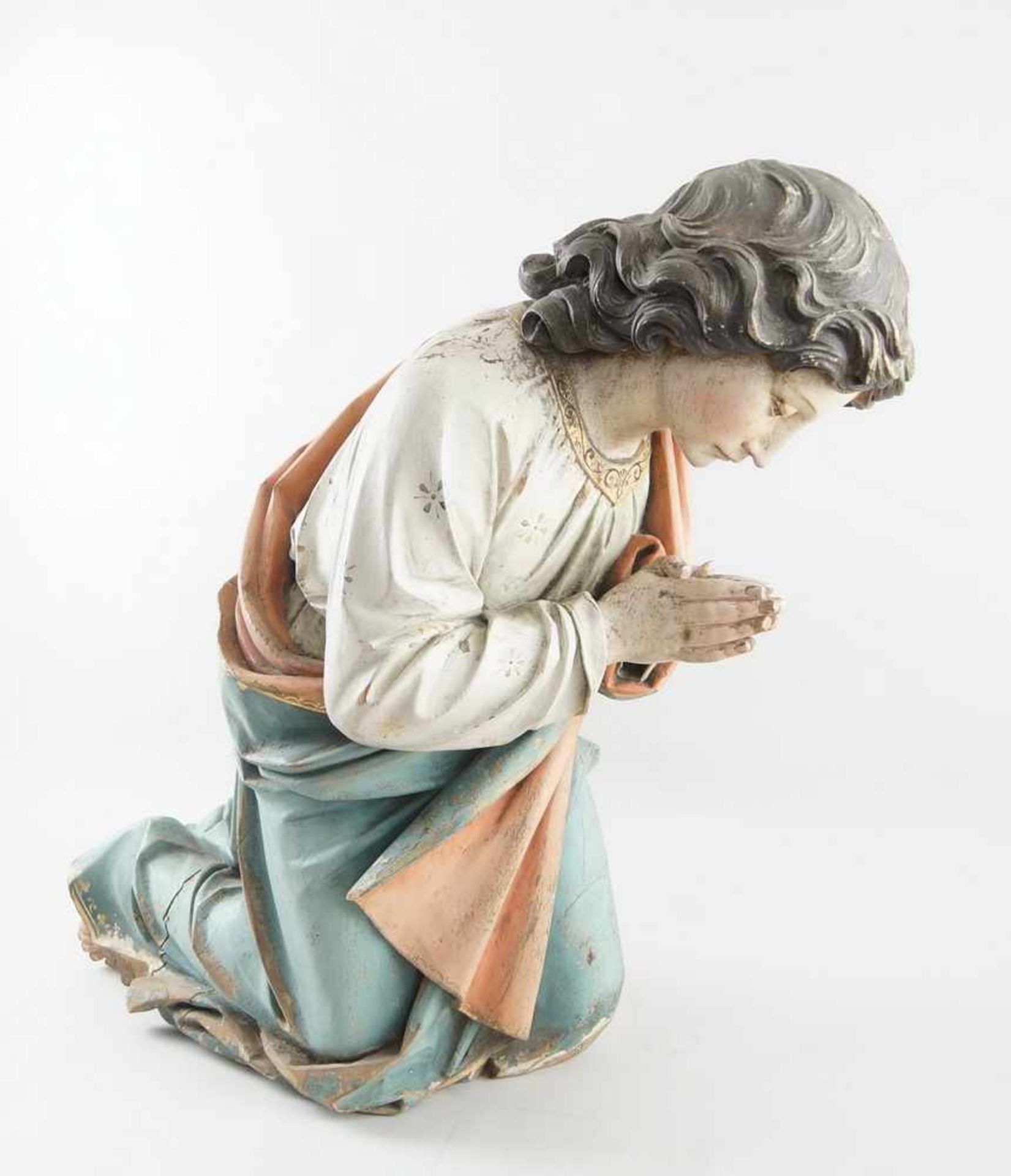Knieender, betender Engel, Holz geschnitzt und gefasst, 19. JH, Altersspuren, 75x90x31cm