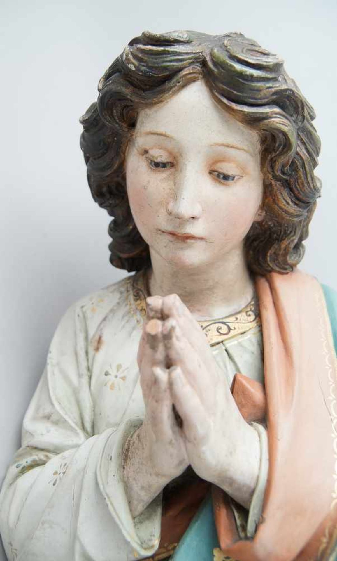 Knieender, betender Engel, Holz geschnitzt und gefasst, 19. JH, Altersspuren, 75x90x31cm - Bild 10 aus 14