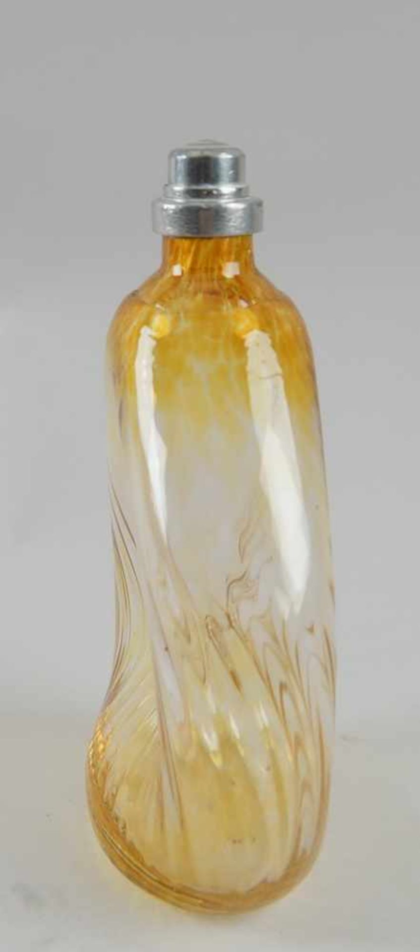 Gramsacher Nabelflasche, Tirol, ~ 1900, gelbliches Glas, H 18 cm - Bild 4 aus 7