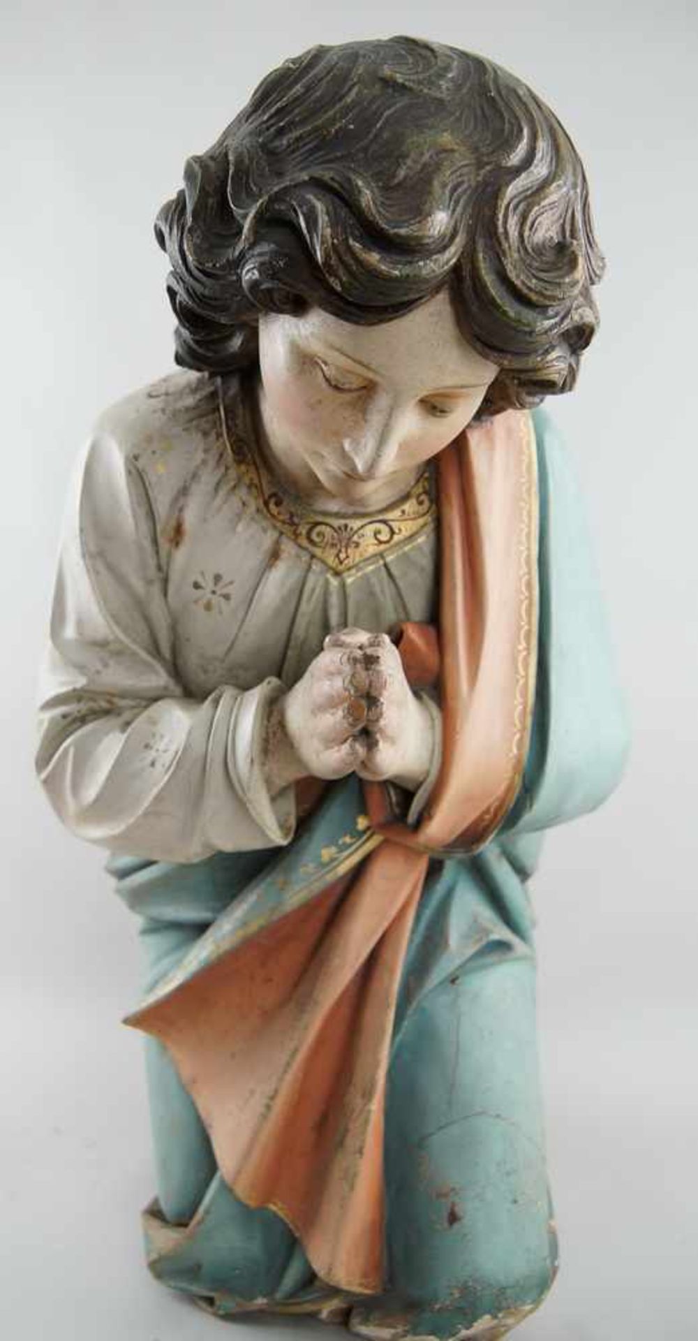 Knieender, betender Engel, Holz geschnitzt und gefasst, 19. JH, Altersspuren, 75x90x31cm - Bild 6 aus 14