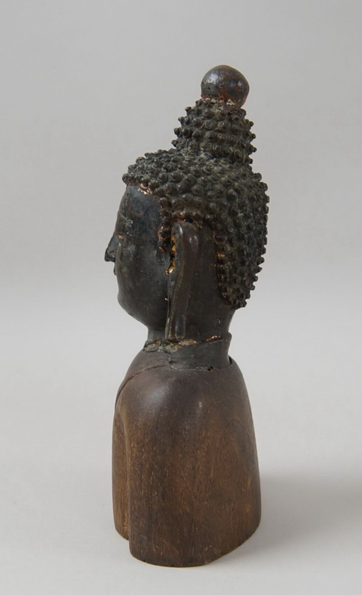 Buddha Kopf Bronze, auf Holzkorpus, Altersspuren, 19. JH, 14,5 cm - Bild 3 aus 6