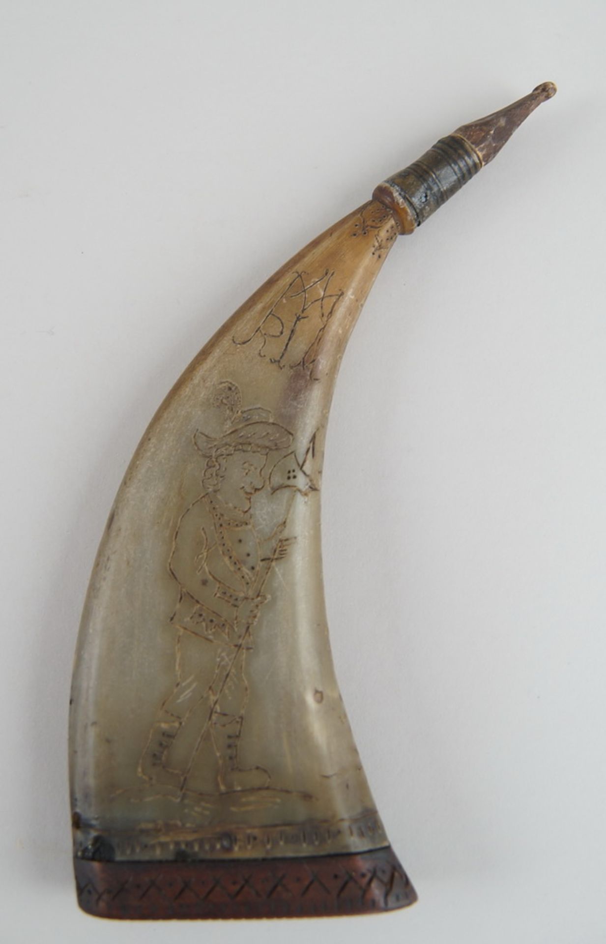 Pulverhorn, fein beschnitzt, datiert 1834, L 24cm - Bild 3 aus 6