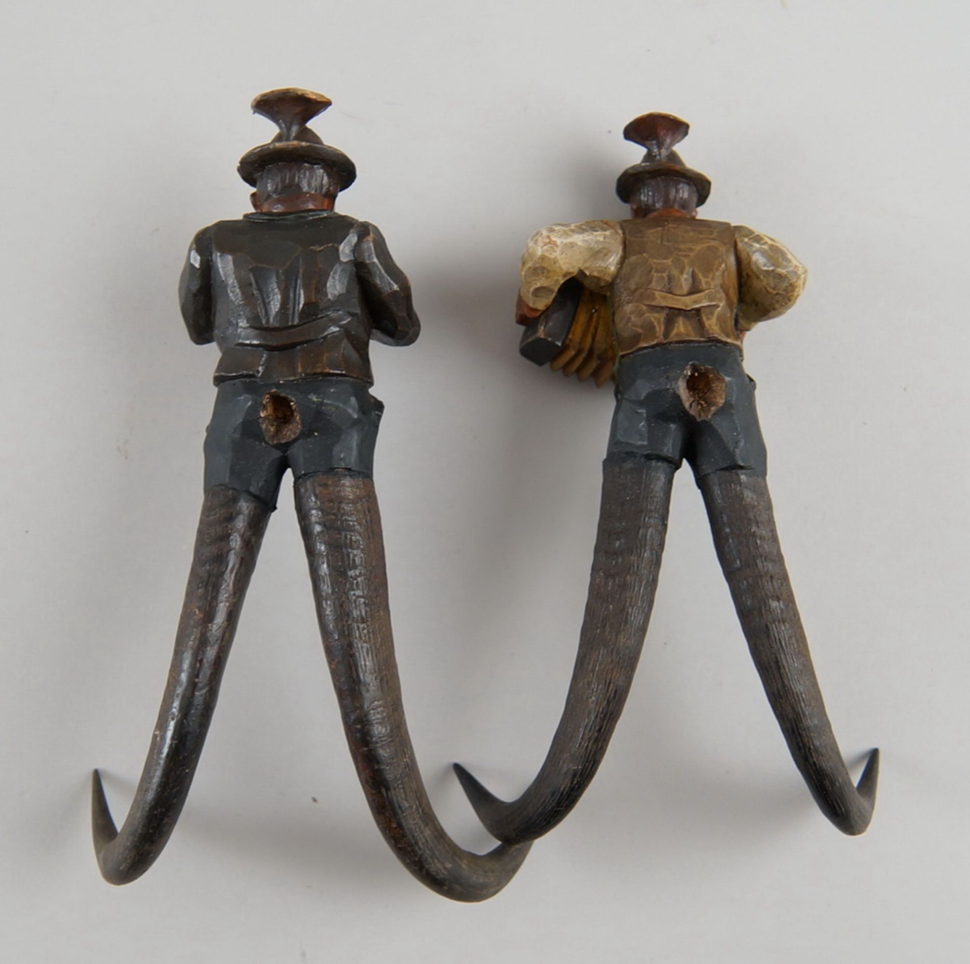 Zwei musizierende Gamsmanderl, Holz geschnitzt und gefasst, mit Horn,15/17cm - Bild 5 aus 5
