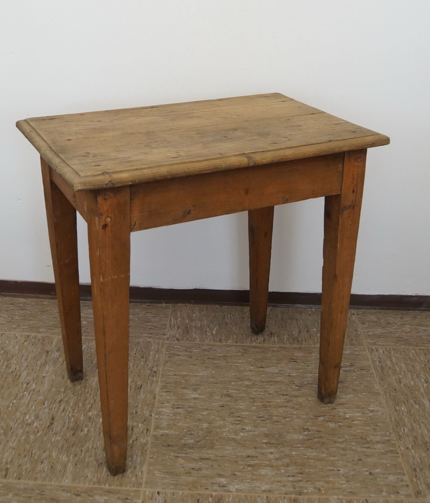 Zierlicher Weichholztisch, 19. JH, 75x74x47cm - Bild 5 aus 5