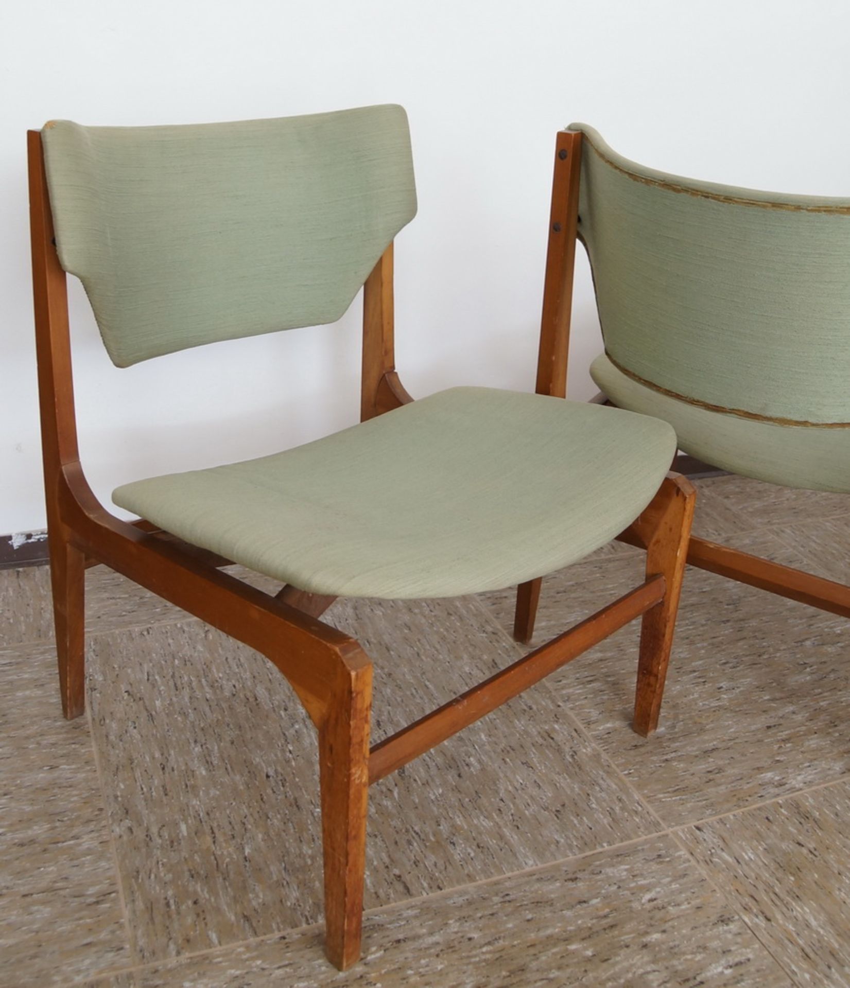 Zwei Stühle und ein Hocker, grüner Bezug, Gio Ponti zugesch. Italien, besch., - Bild 5 aus 6