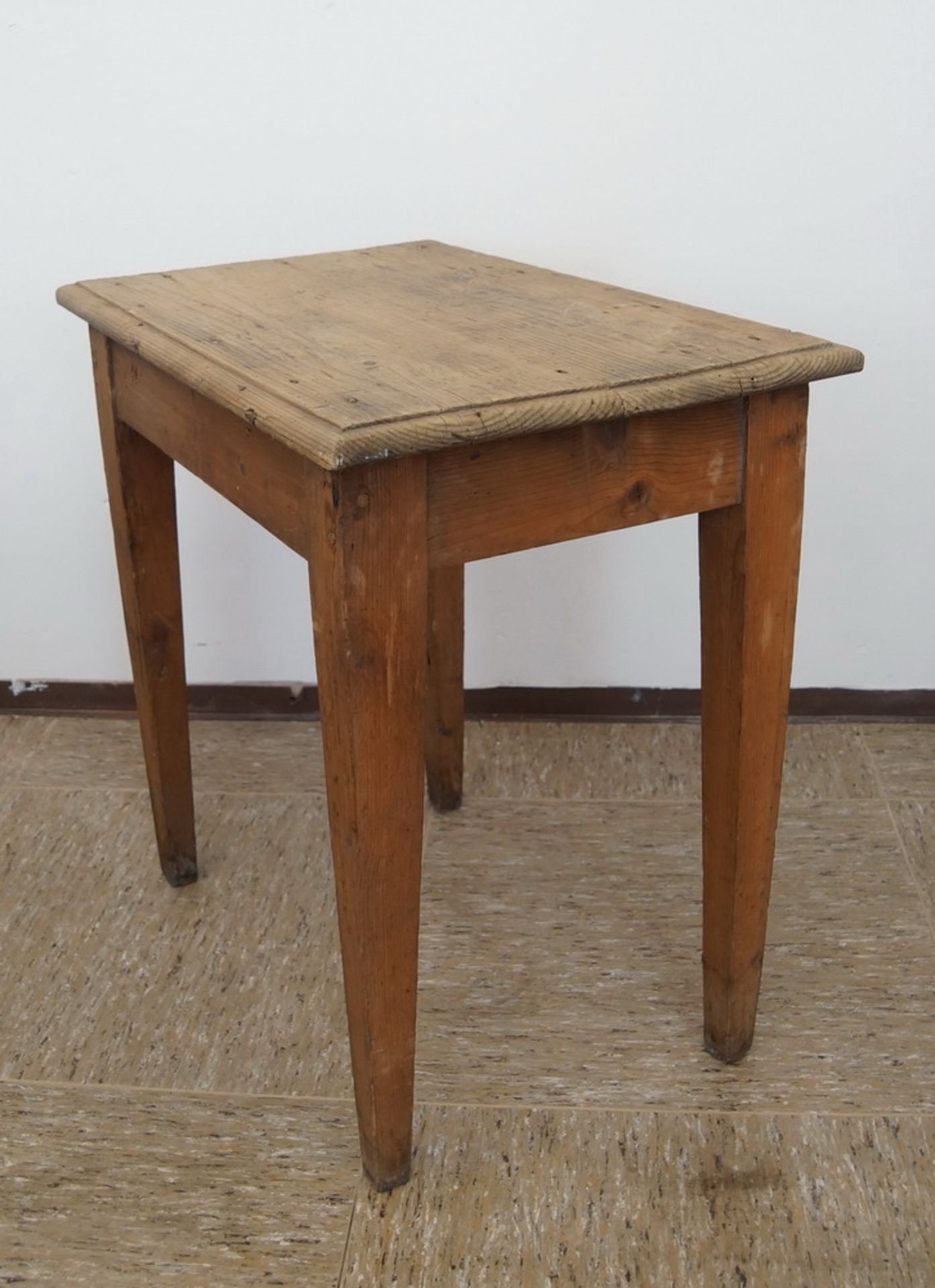 Zierlicher Weichholztisch, 19. JH, 75x74x47cm - Bild 3 aus 5