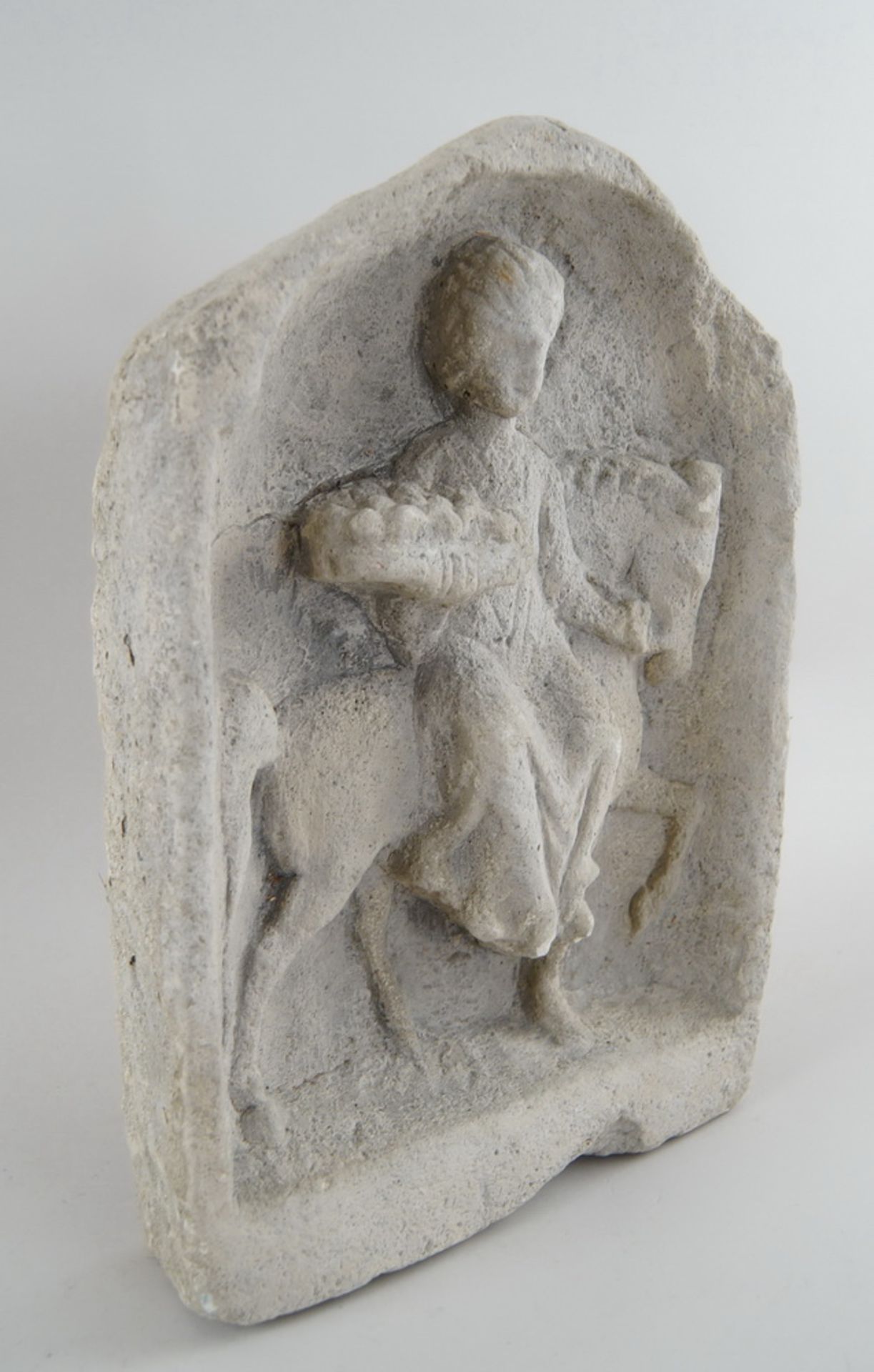 Steinrelief, Frau mit Obstkorb auf einem Pferd, 43x27x7cm - Bild 4 aus 5