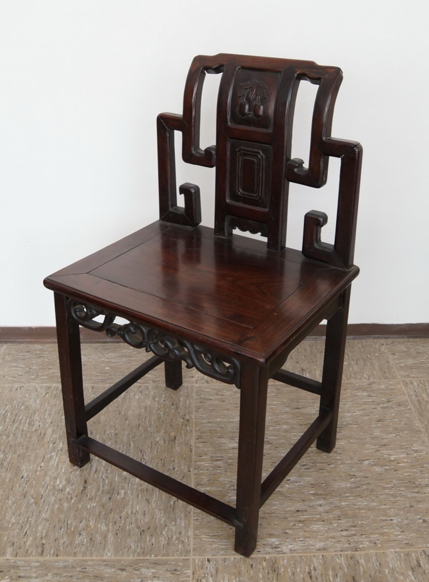 Stuhl China, schweres Holz, besch., 93x52x42SH51cm
