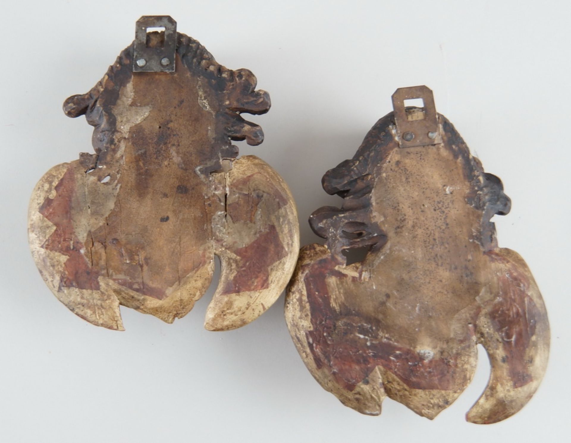 Paar Engelsköpfe mit Flügel, Holz geschnitzt und gefasst, 18. JH, rest., H ca. 20 cm - Bild 5 aus 5