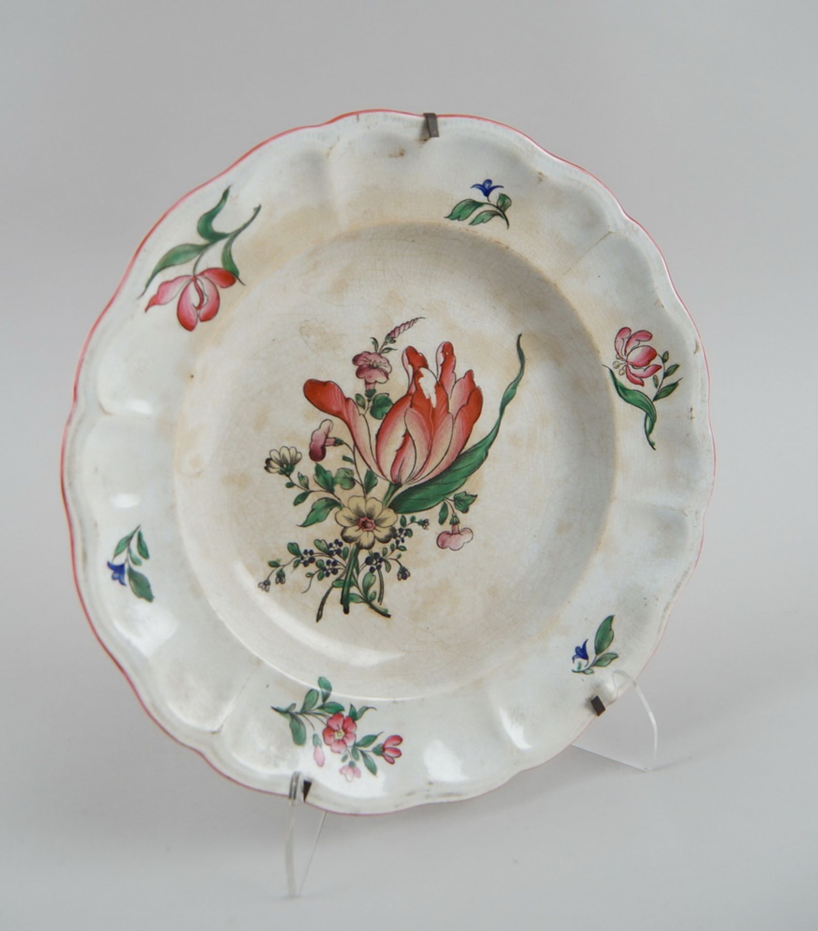 Keramikteller, floral bemalt, Altersspuren, verso gemarktet, Durchmesser 24cm