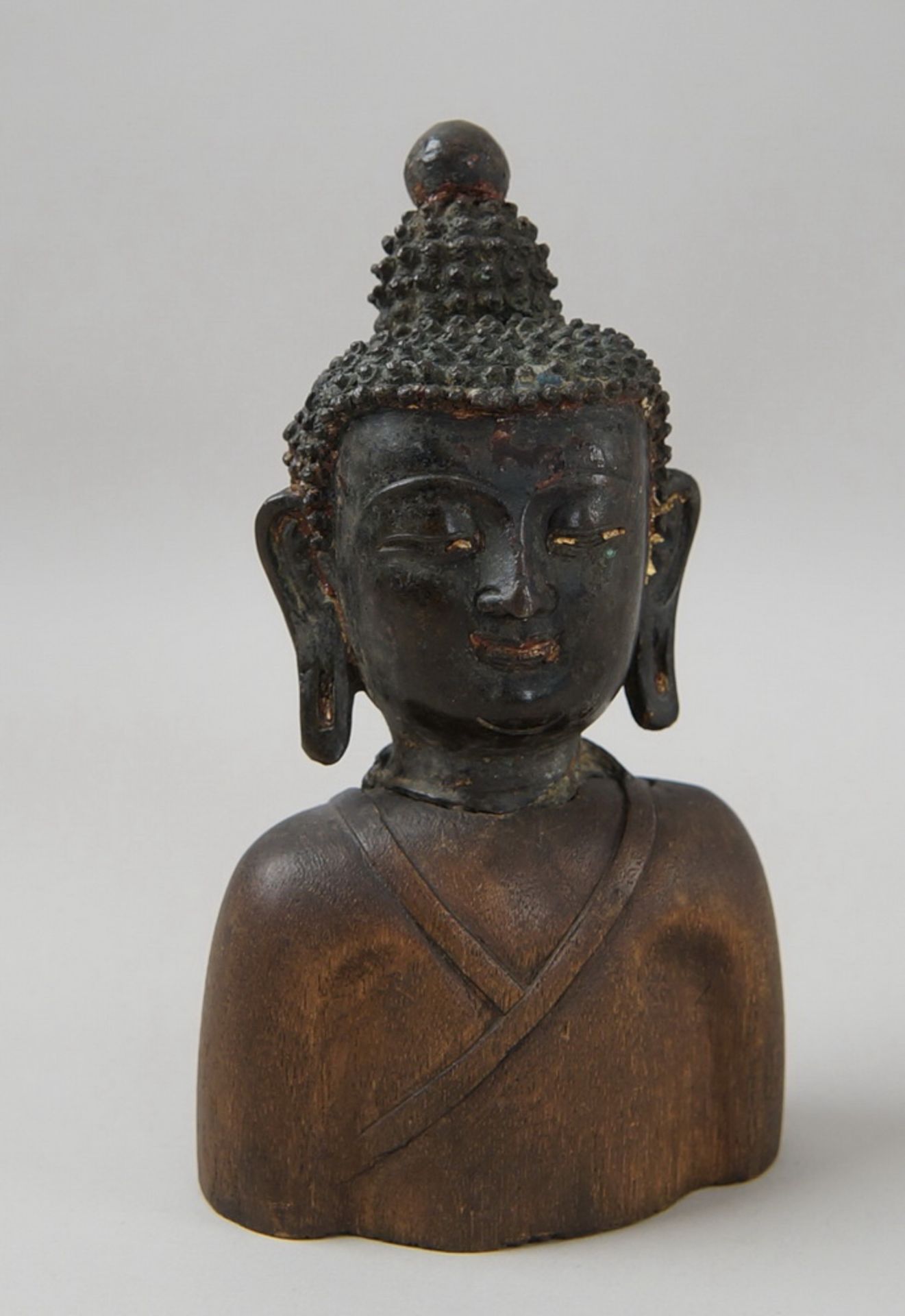 Buddha Kopf Bronze, auf Holzkorpus, Altersspuren, 19. JH, 14,5 cm - Bild 6 aus 6