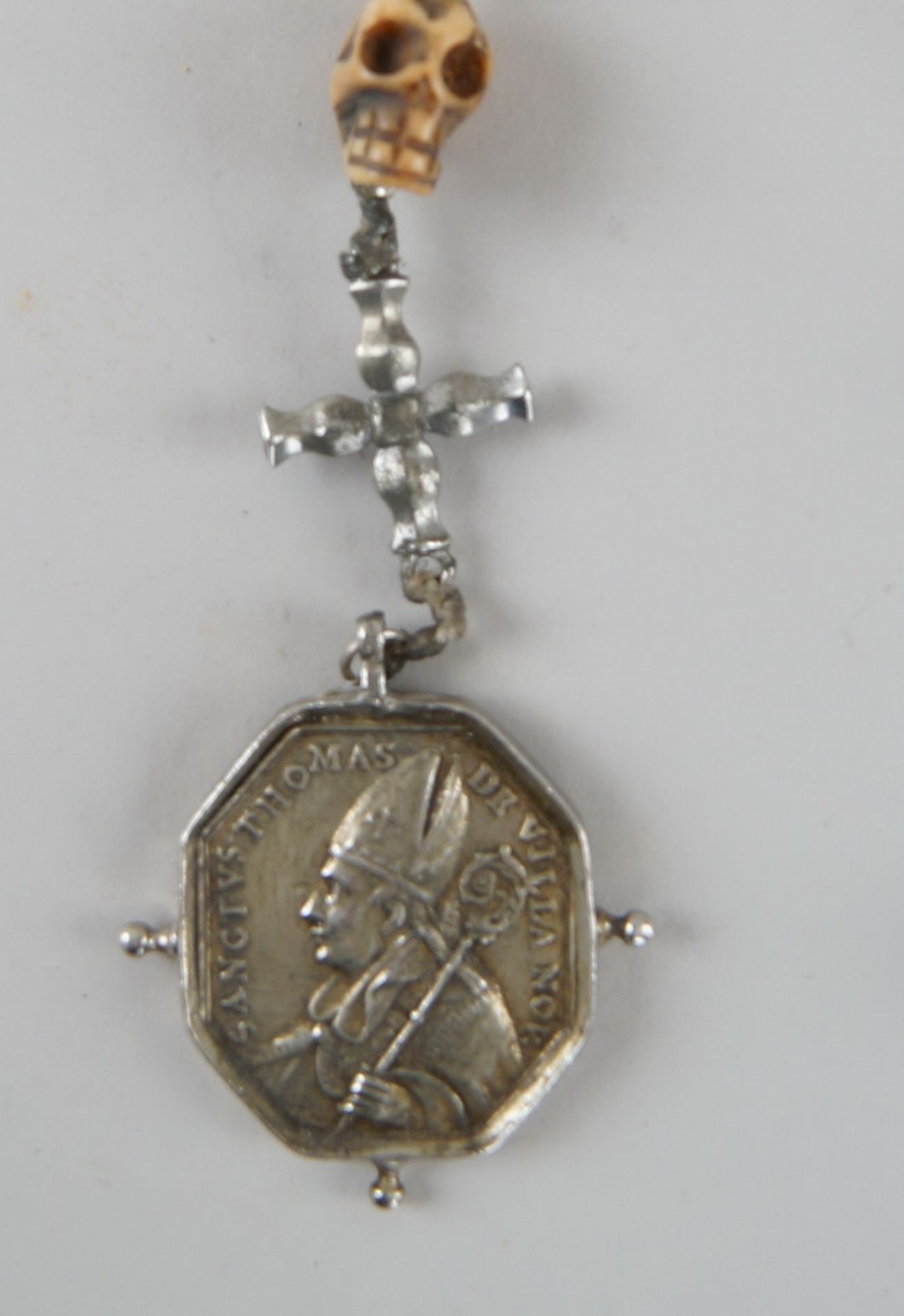Faulenzer / Zehner Gebetskette mit Silberring und Medaille, Kreuz und Totenkopf, L 40cm - Bild 3 aus 5