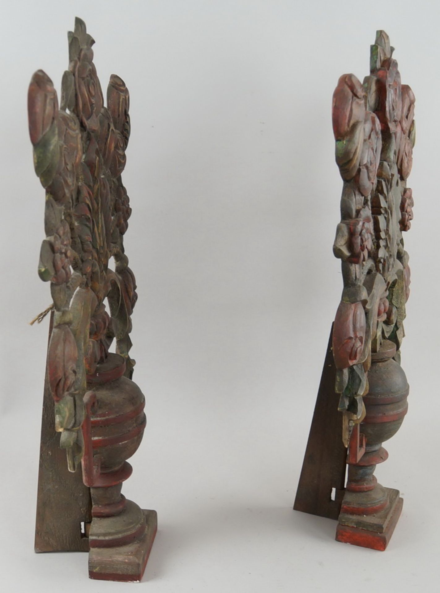 Paar bäuerliche Maiblumen / Altarvasen, Holz geschnitzt und gefasst, 63x35x13cm - Image 5 of 6