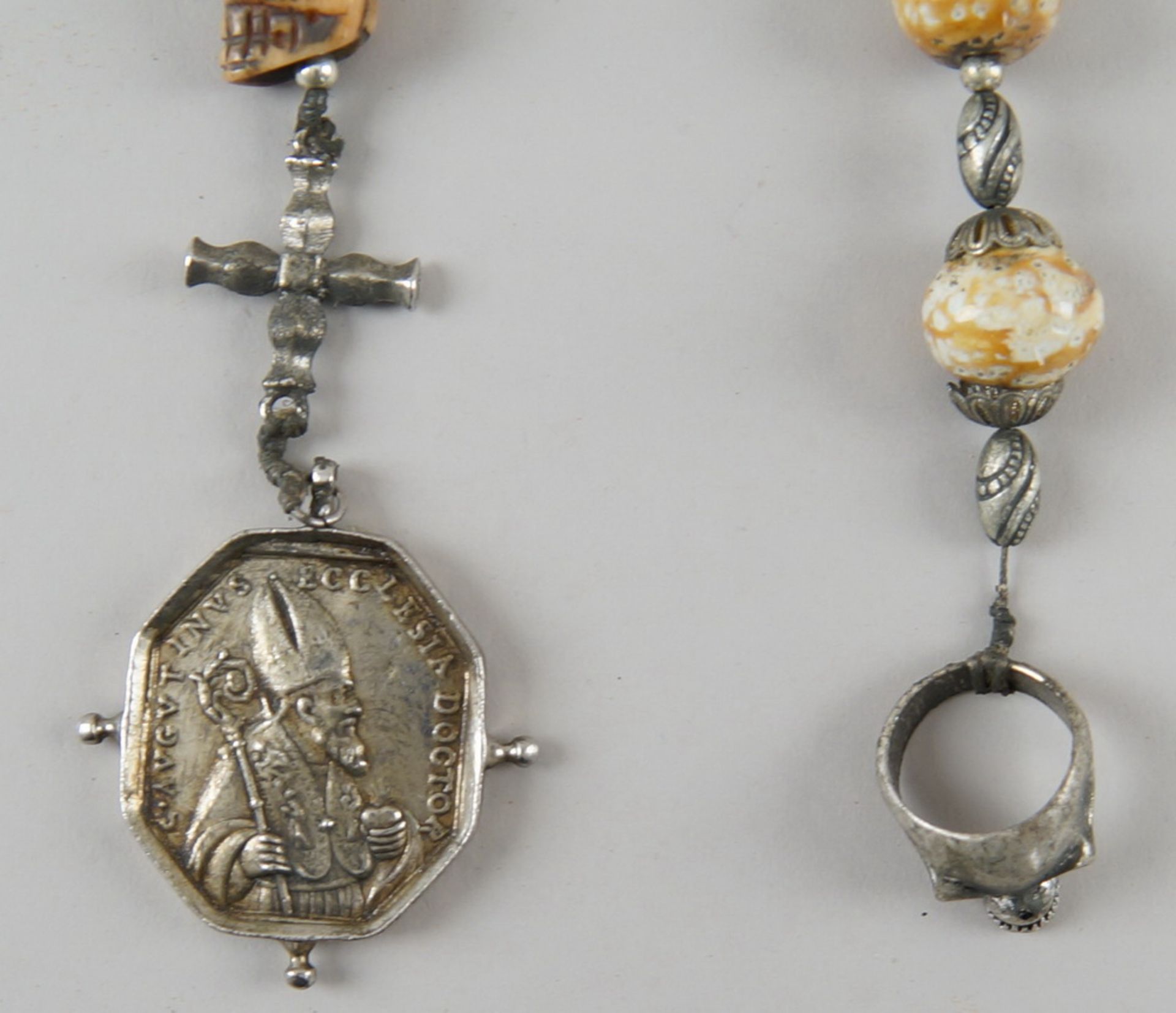 Faulenzer / Zehner Gebetskette mit Silberring und Medaille, Kreuz und Totenkopf, L 40cm - Bild 5 aus 5