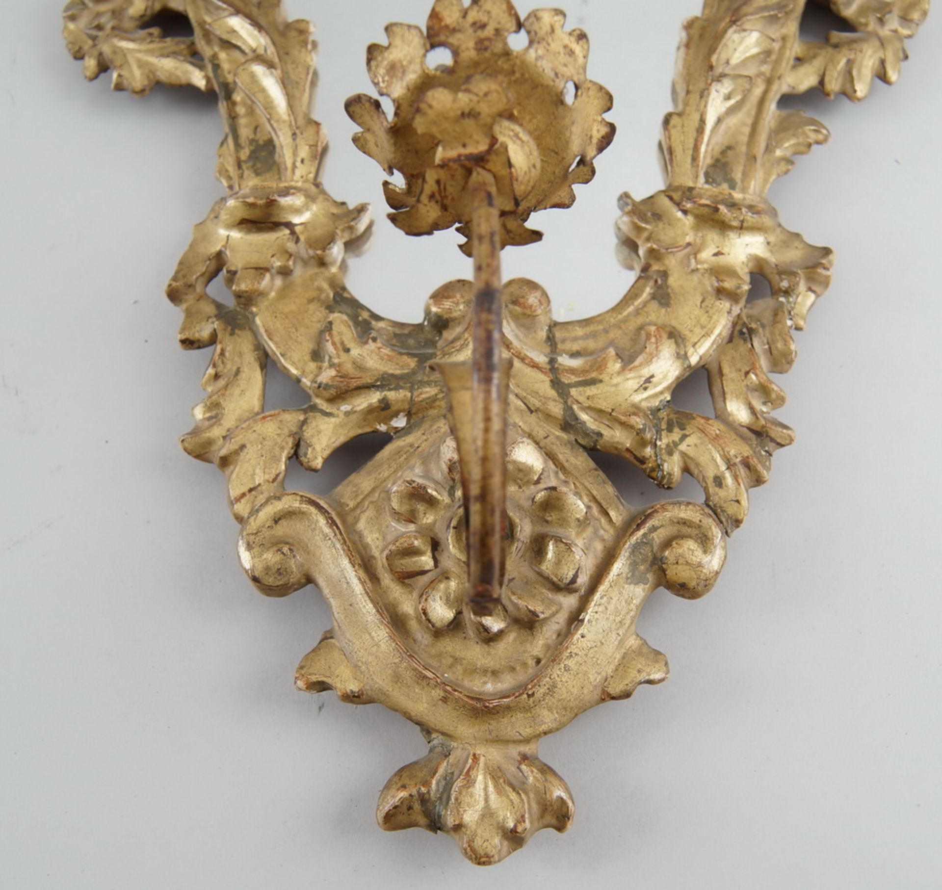 Fein geschnitzter Barock - Spiegel mit Kerzenhalter aus Metall, Holz geschnitzt undvergoldet, - Bild 3 aus 6