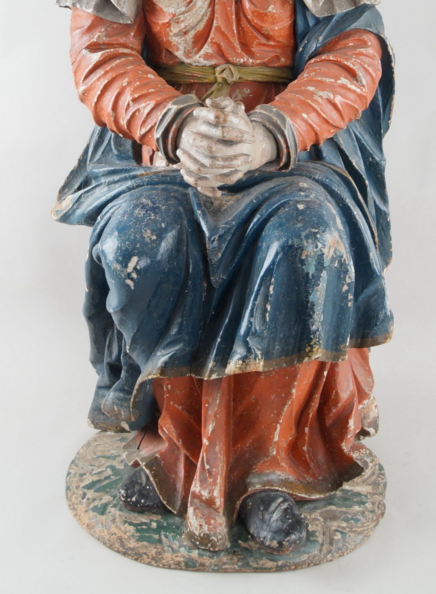 Sitzende Madonna mit betenden Händen und andächtigem Blick, 17. JH, Holz geschnitzt undgefasst, - Bild 5 aus 21