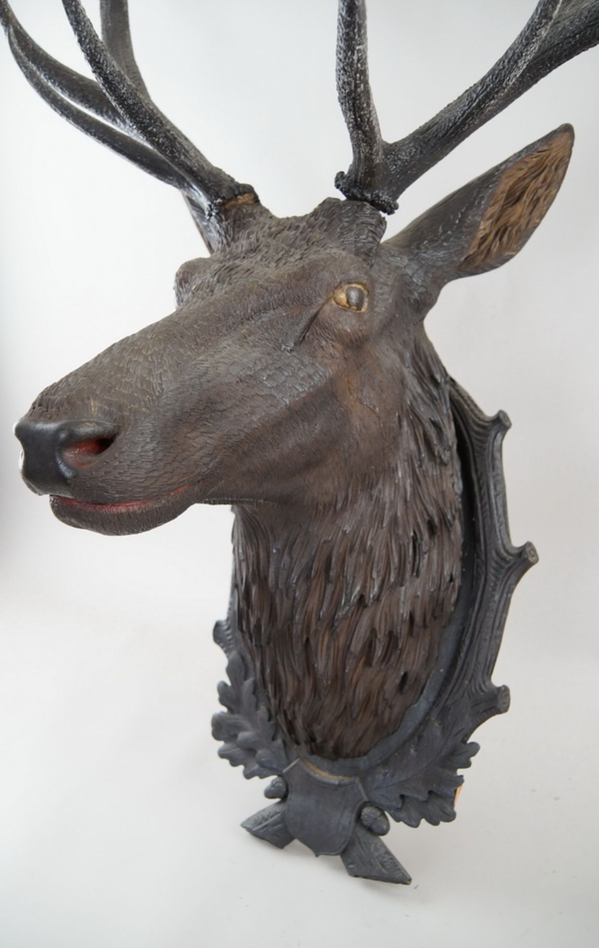 Imposanter Hirschkopf aus Holz geschnitzt mit echtem Geweih, 19. JH, 130x90x47cm - Bild 6 aus 11
